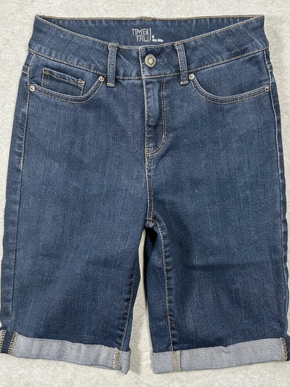 Time and Tru Mid Rise Cuffed Hem Women's Size 6 Blue Dark Wash Denim Shorts